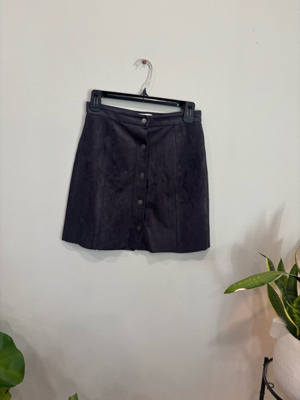 Wilfred | Button-Front Suede Mini Skirt | Size 6